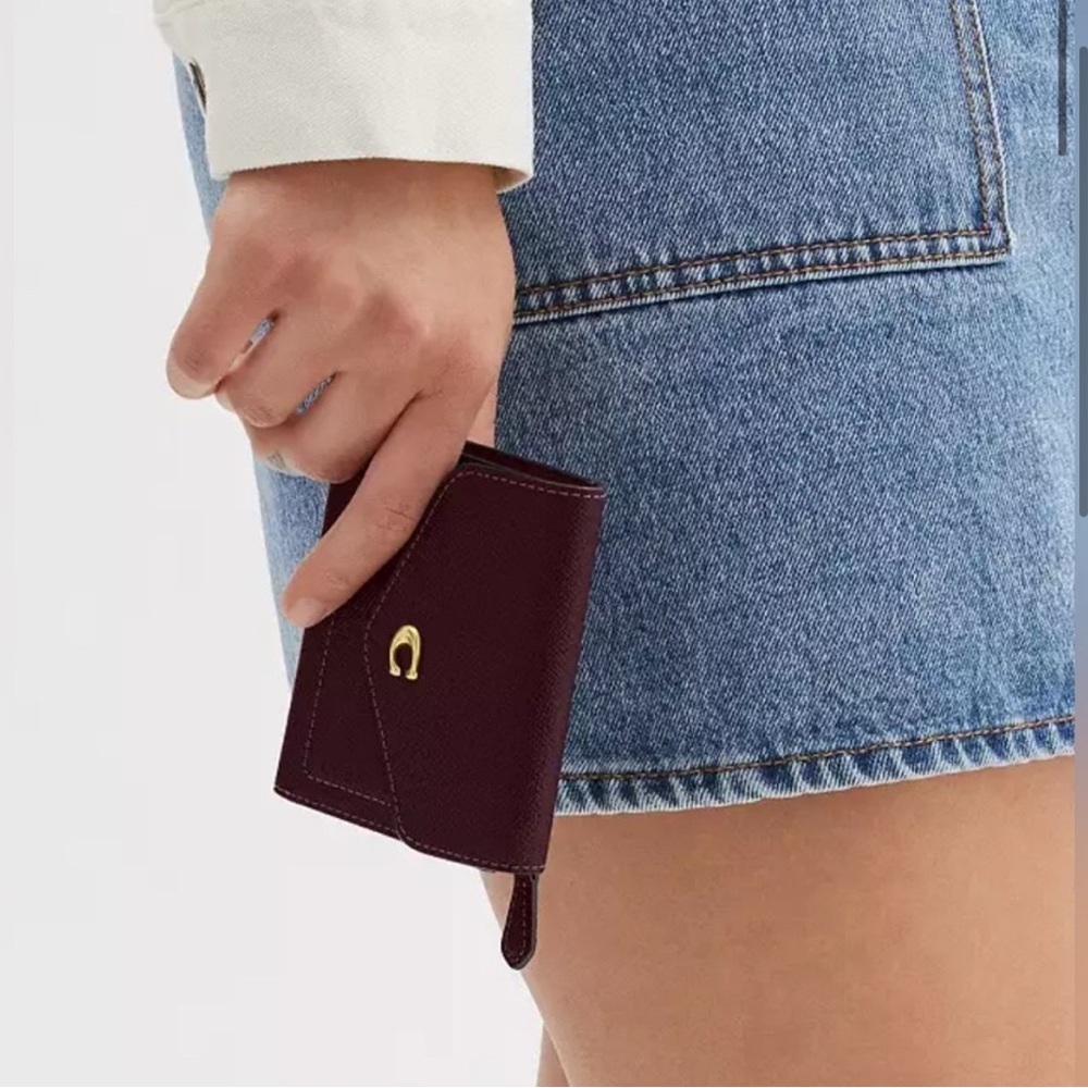 COACH Brand New βWynβ Tri-Fold Envelope Leather Wallet, Brass/Merlot - Picture 6 of 9